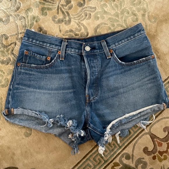 Levi’s denim shorts - Picture 3 of 4